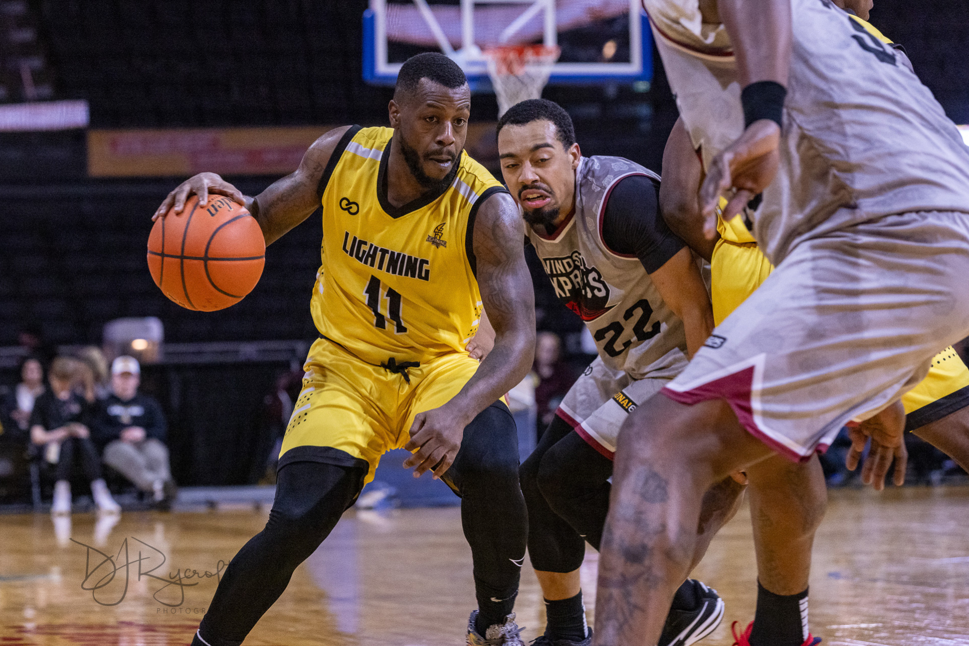 London Lightning Edged Out by Windsor Express